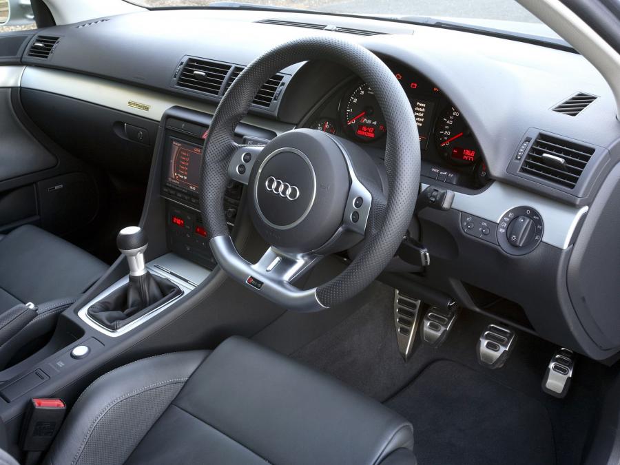 Торпедо Audi RS4 Sedan (B7, 8E) 2006 года  (AU) (фото 2 из 2)